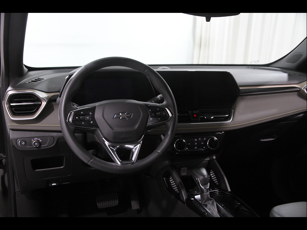 Used 2025 Chevrolet TrailBlazer ACTIV w/ Driver Confidence Package AWD/4WD image 6