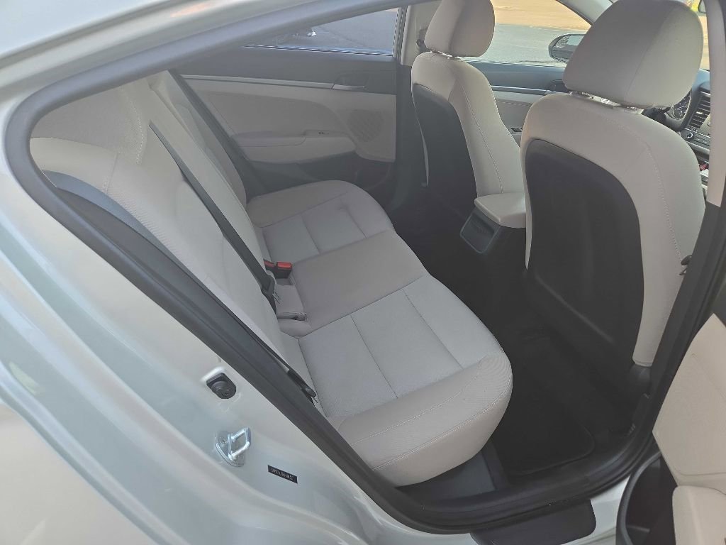 Used 2017 Hyundai Elantra SE image 21