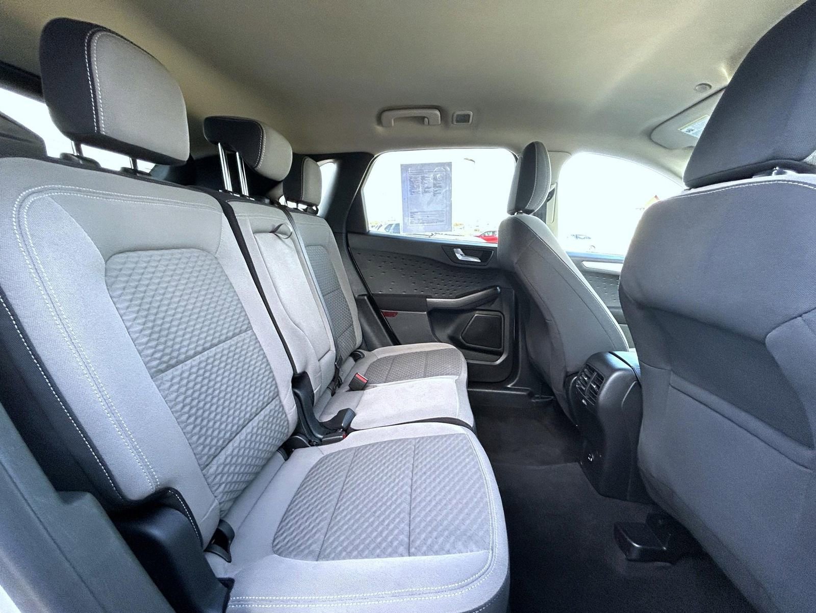 Used 2020 Ford Escape SE image 19