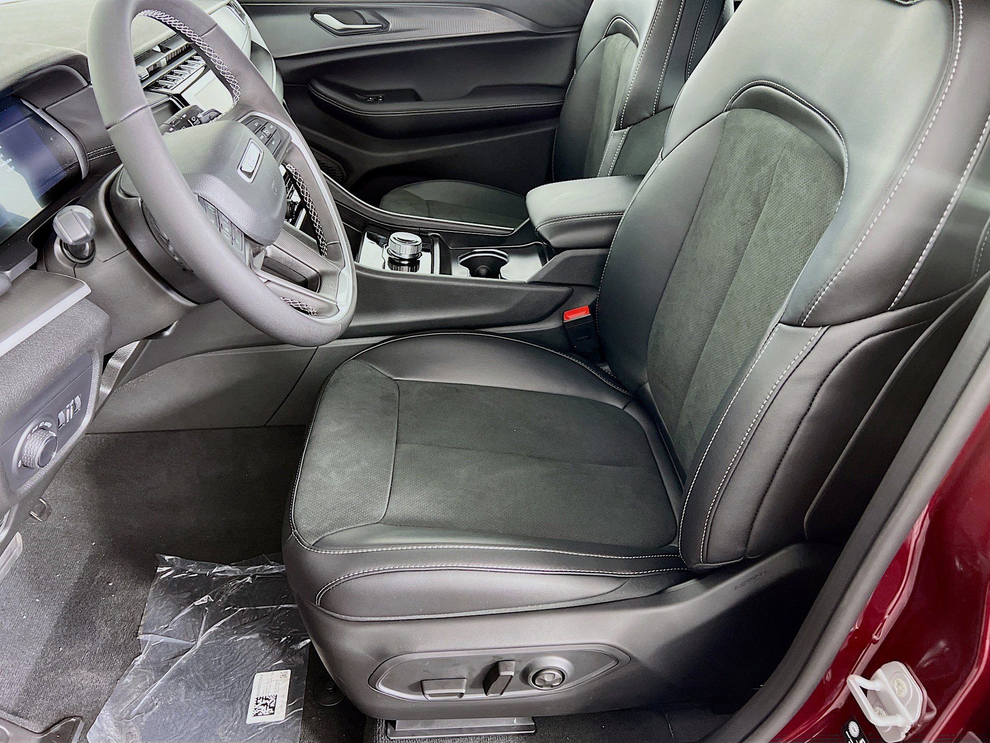 New 2025 Jeep Grand Cherokee L Altitude image 3