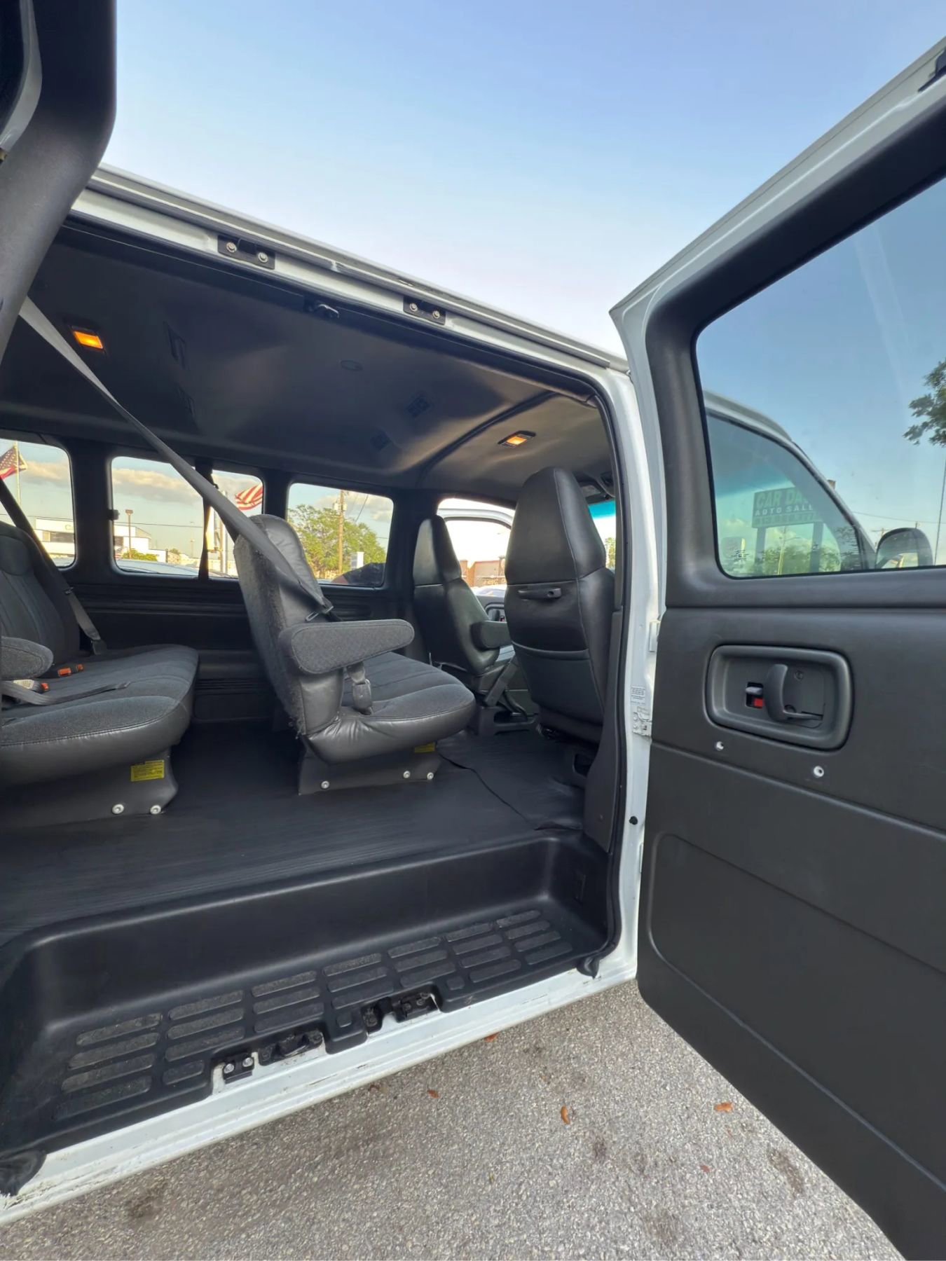 Used 2002 Chevrolet Express 3500 Extended Passenger image 9