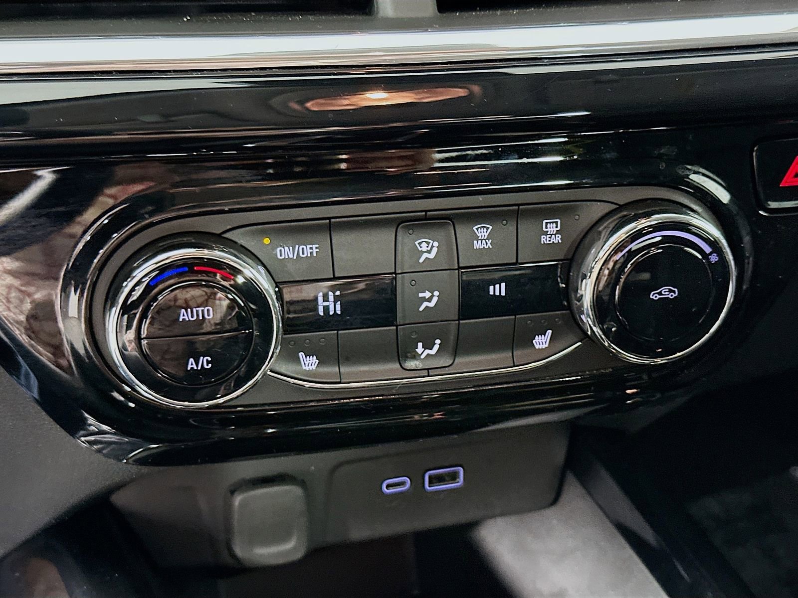 Used 2024 Chevrolet Trax ACTIV w/ Driver Confidence Package image 16