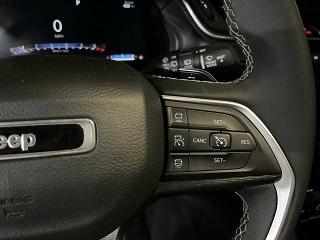 Used 2023 Jeep Grand Cherokee Laredo AWD/4WD image 19