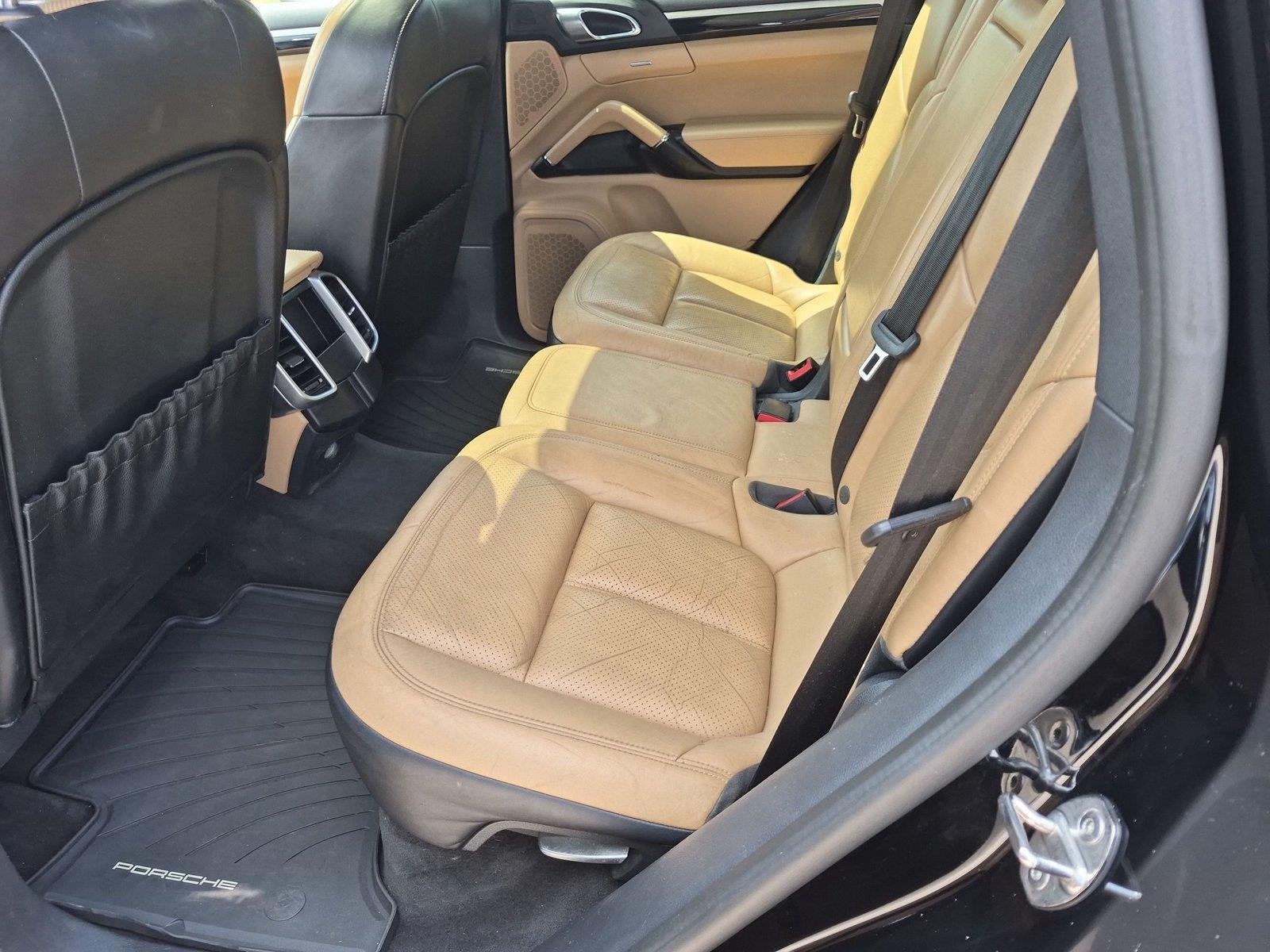 Used 2017 Porsche Cayenne S AWD/4WD image 32