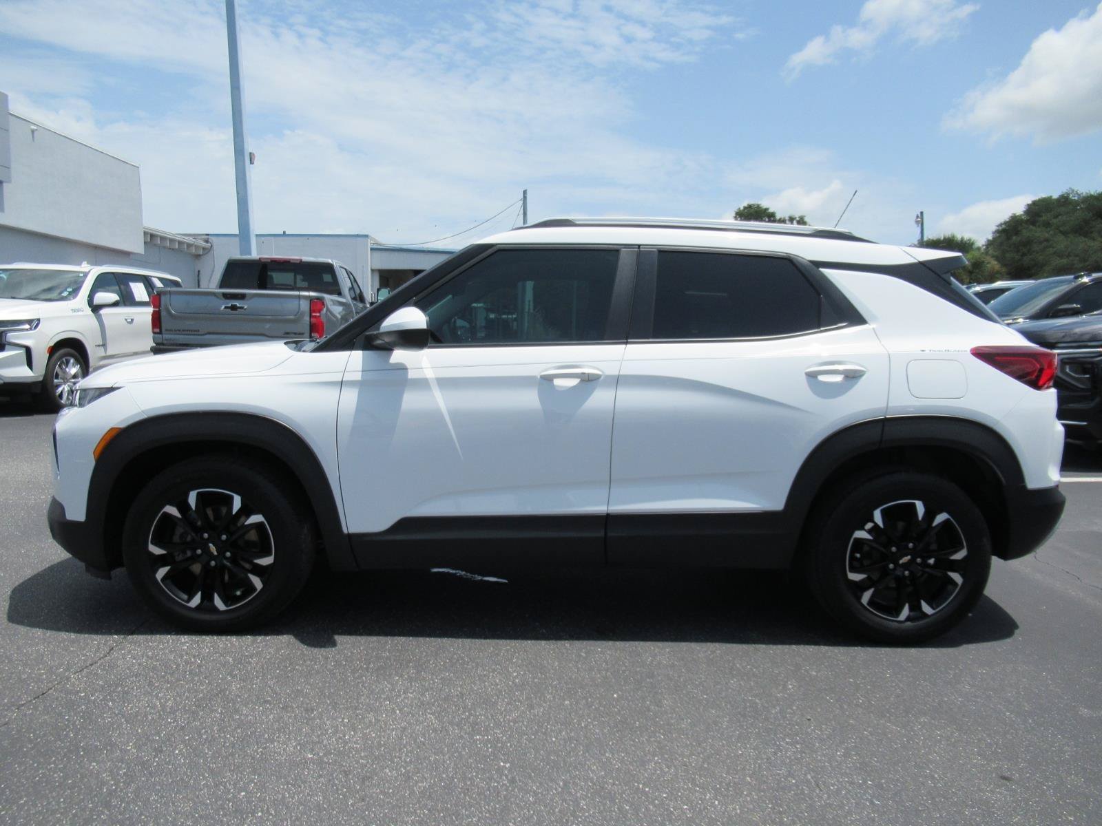 Certified 2023 Chevrolet TrailBlazer LT FWD image 2