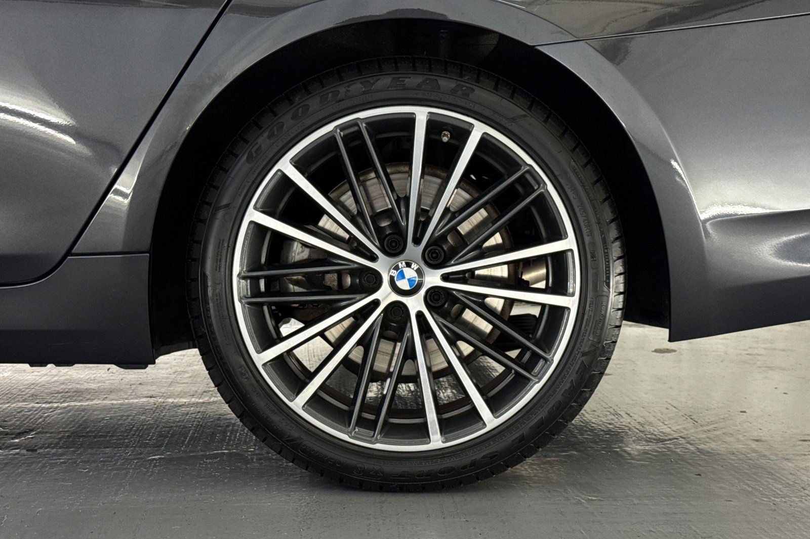 Used 2023 BMW 530i w/ Convenience Package image 11