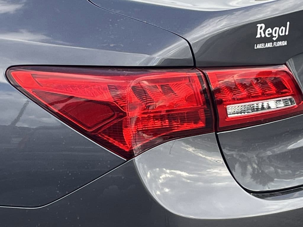 Used 2018 Acura TLX w/ Technology Package FWD image 11
