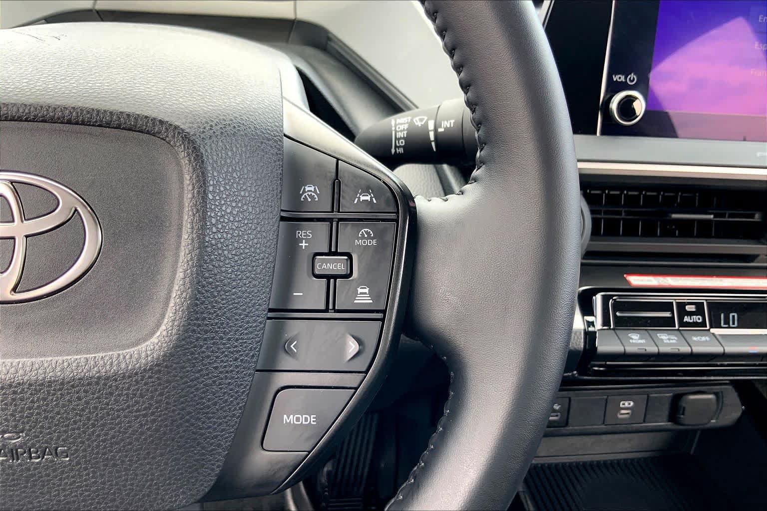 Used 2025 Toyota Prius LE FWD image 24
