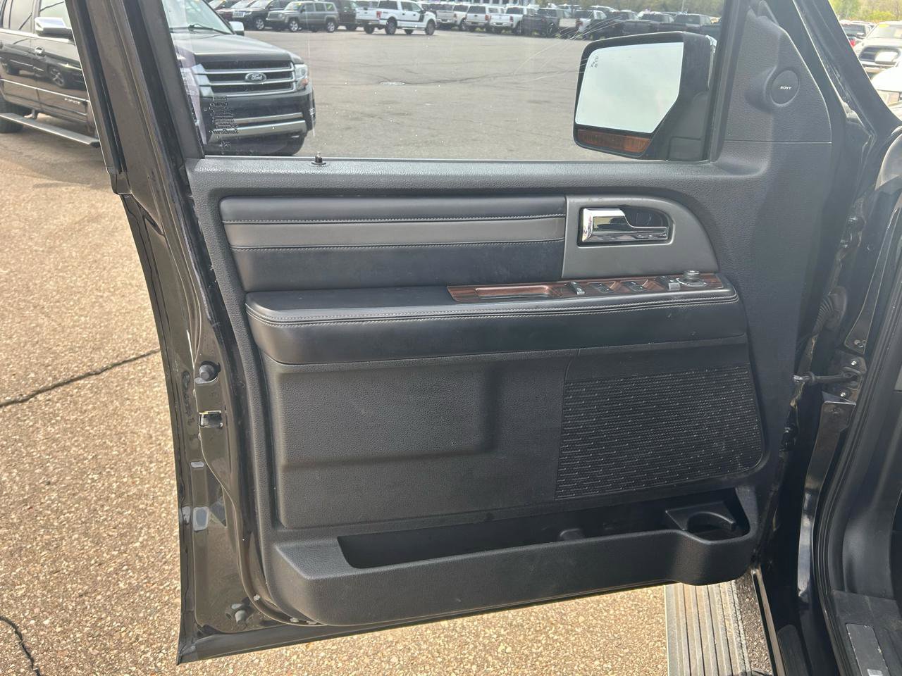 Used 2017 Ford Expedition EL Platinum AWD/4WD image 16
