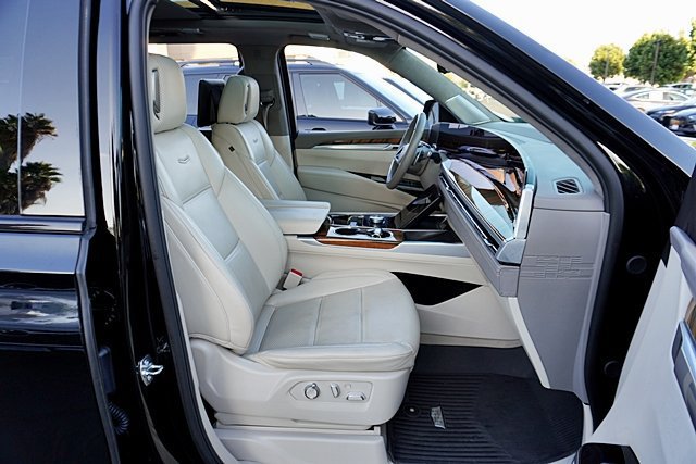 Used 2025 Cadillac Escalade Sport Platinum w/ LPO, ONYX Package AWD/4WD image 18