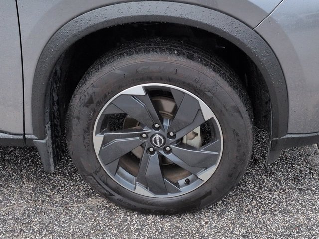 Used 2025 Nissan Rogue SV w/ SV Premium Package FWD image 11