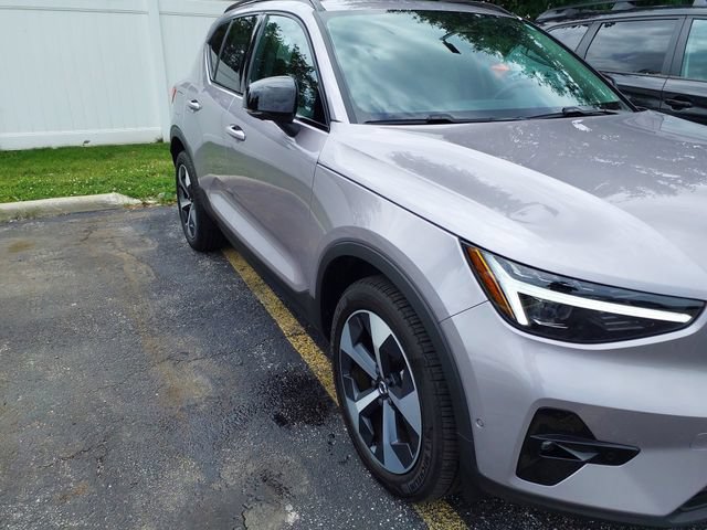 Certified 2026 Volvo XC40 B5 Plus AWD/4WD image 3
