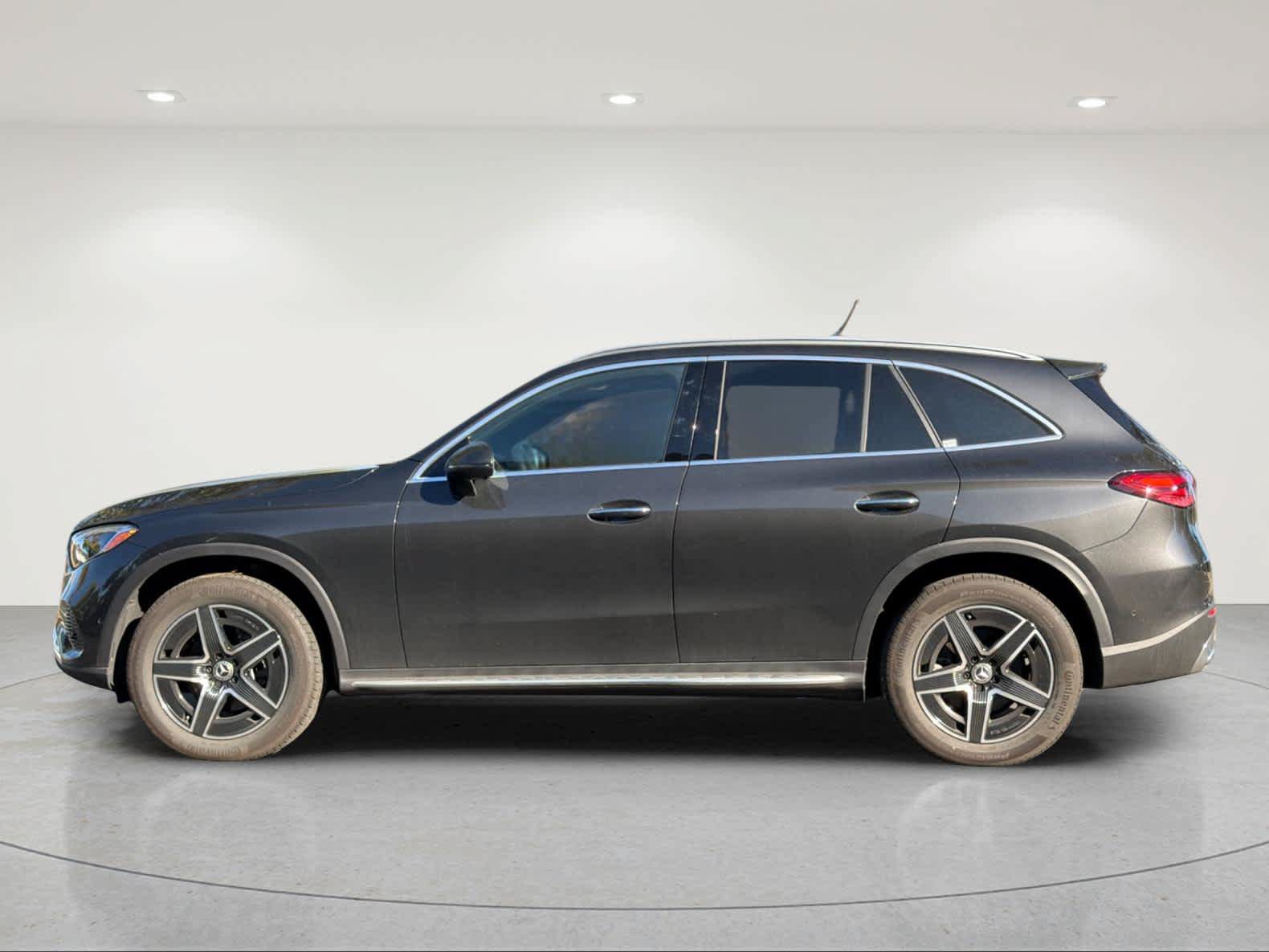 Used 2026 Mercedes-Benz GLC 300 image 2