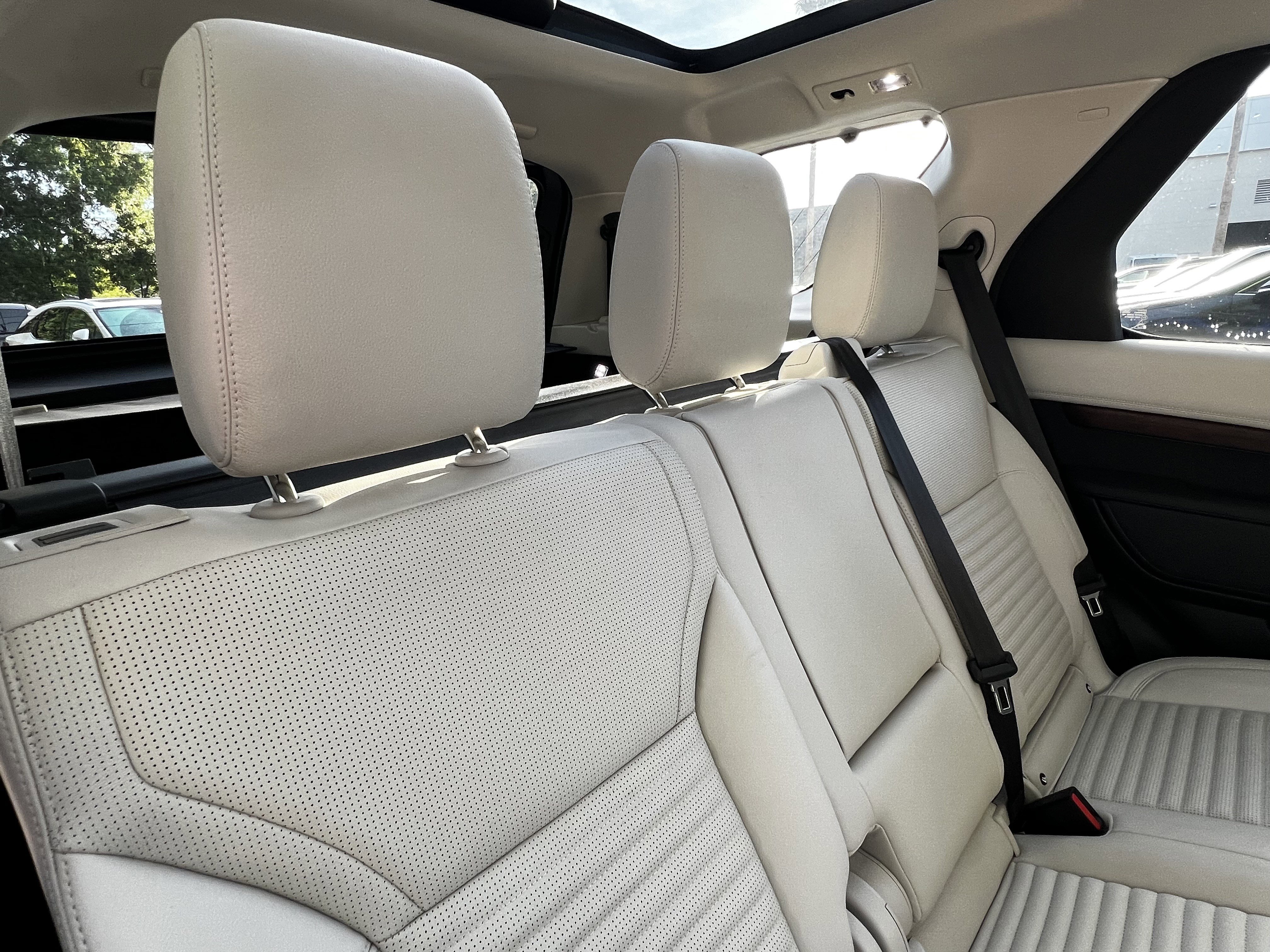 Used 2023 Land Rover Discovery S image 43