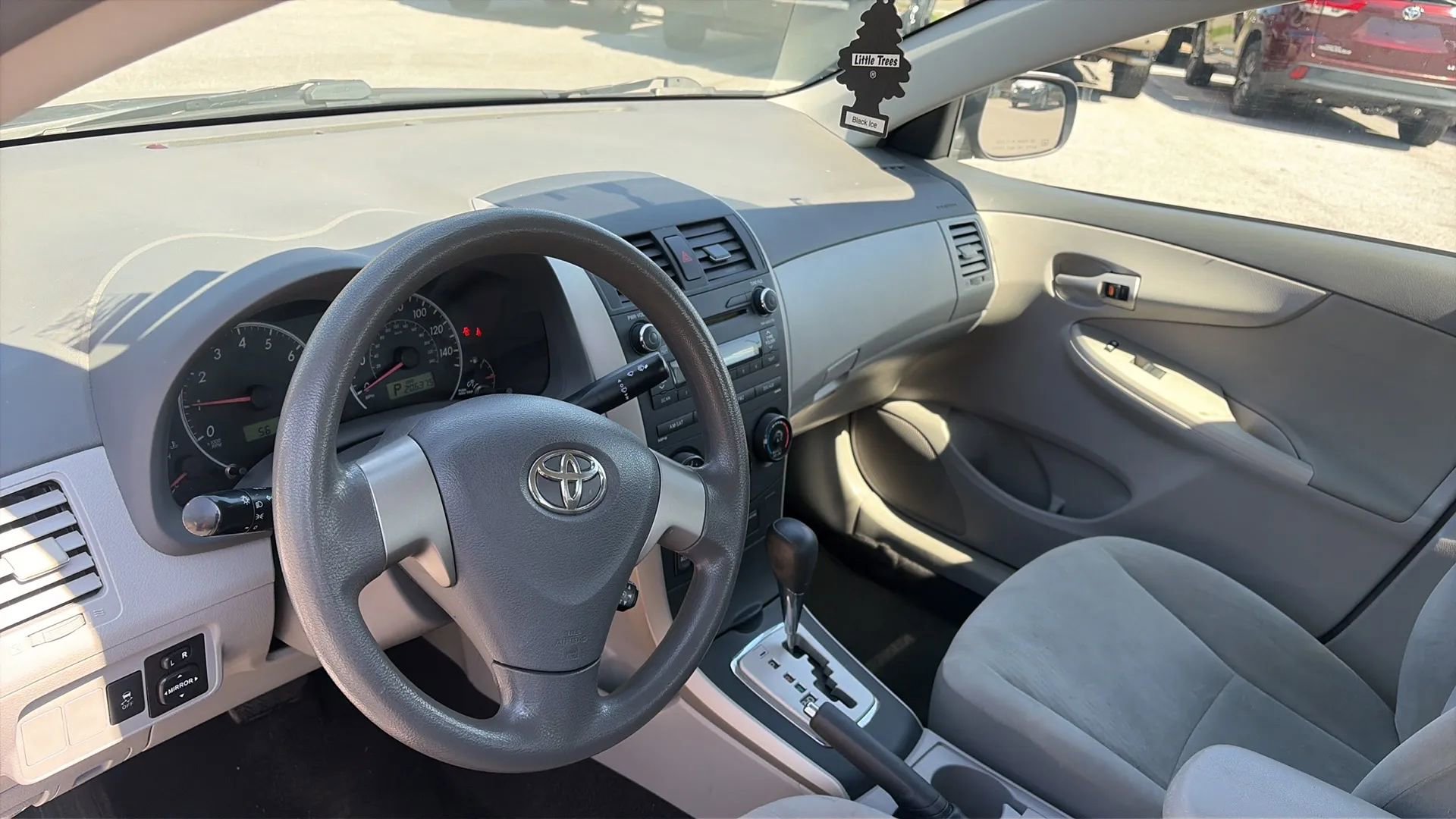 Used 2010 Toyota Corolla LE image 29