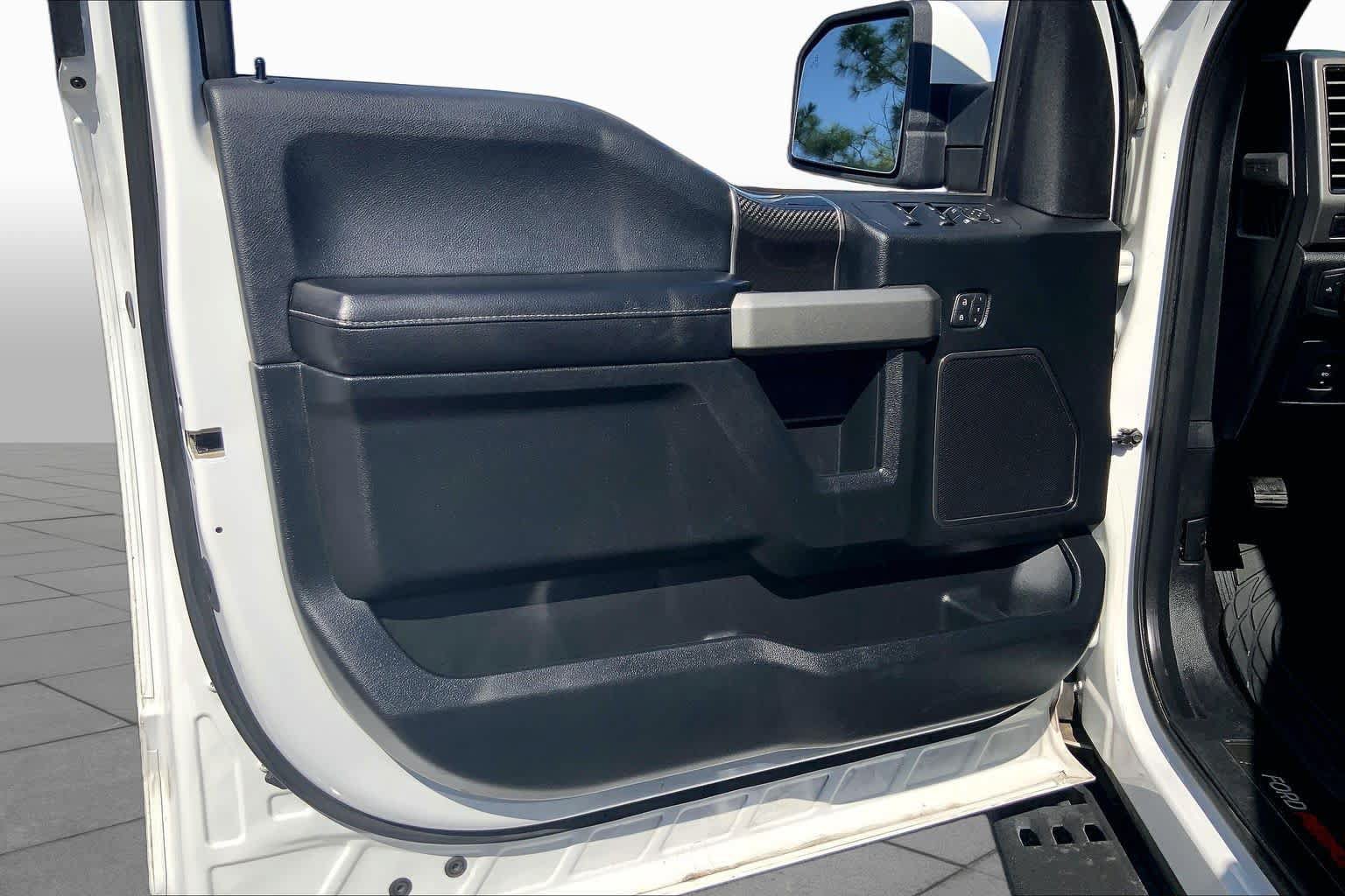 Used 2018 Ford F150 Raptor w/ Equipment Group 802A Luxury AWD/4WD image 21