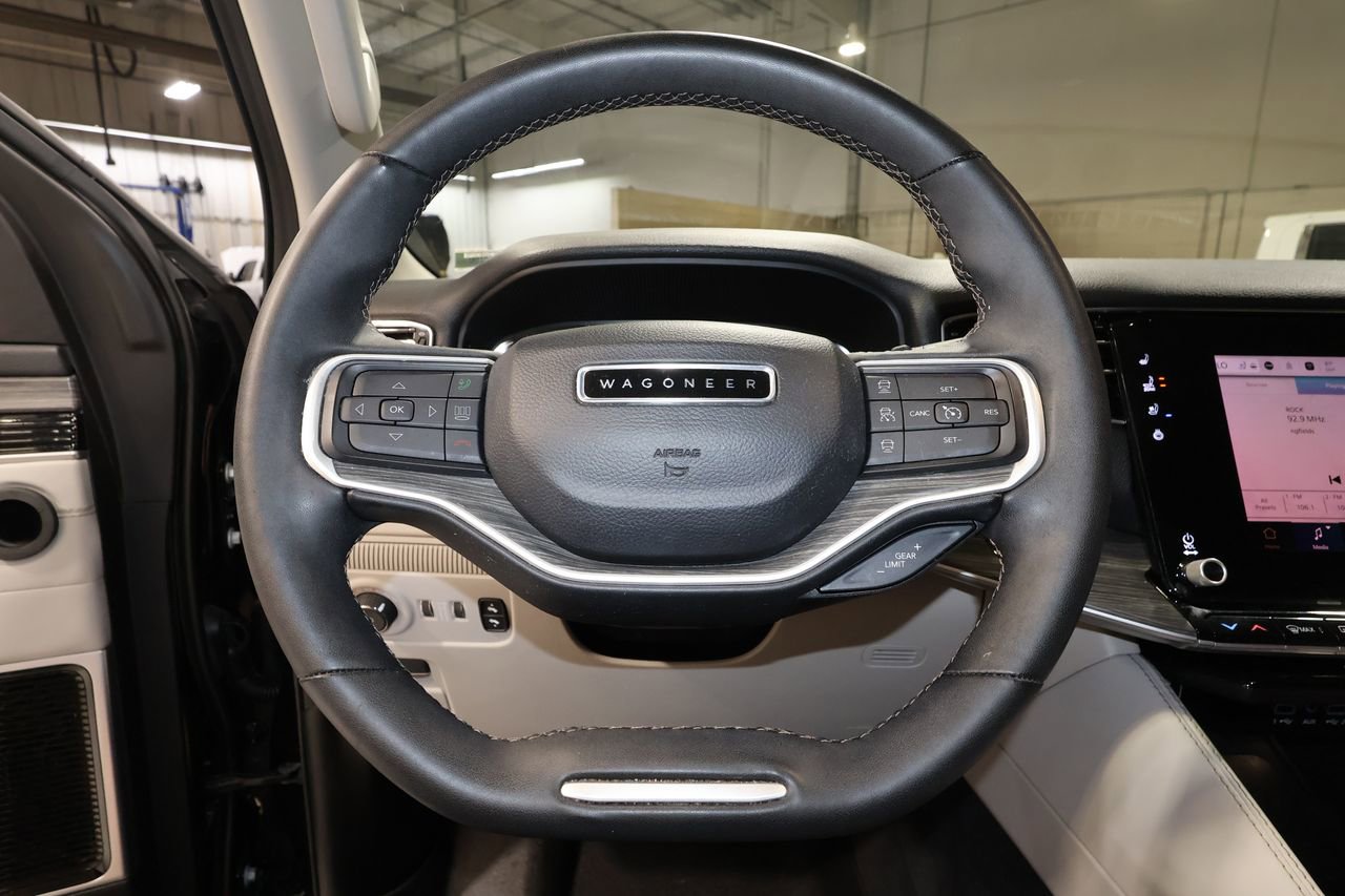 Used 2023 Jeep Wagoneer Series III w/ Premium Group I image 10