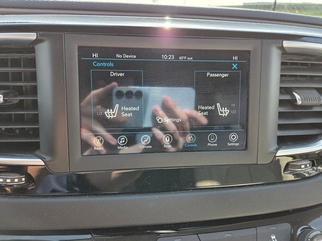 Used 2018 Chrysler Pacifica Touring-L FWD image 28