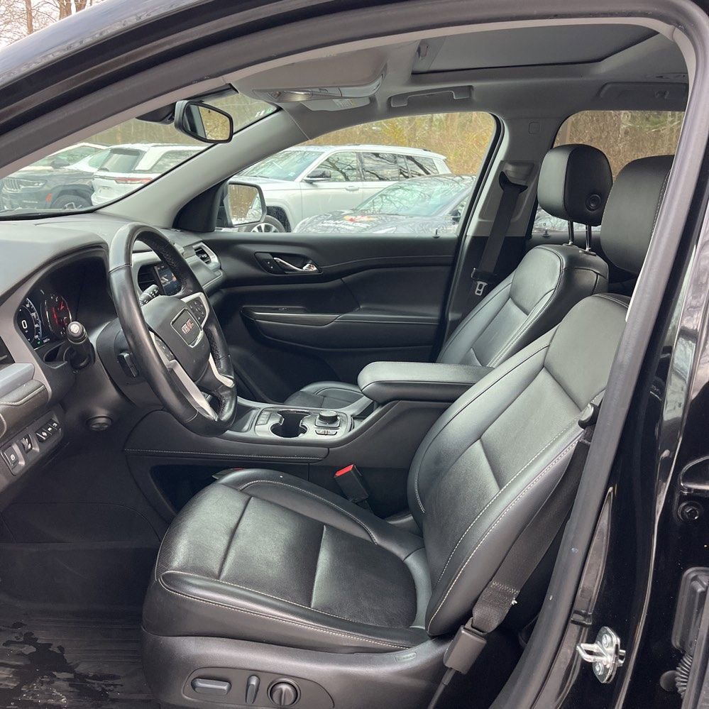 Used 2023 GMC Acadia SLT w/ Technology Package image 6