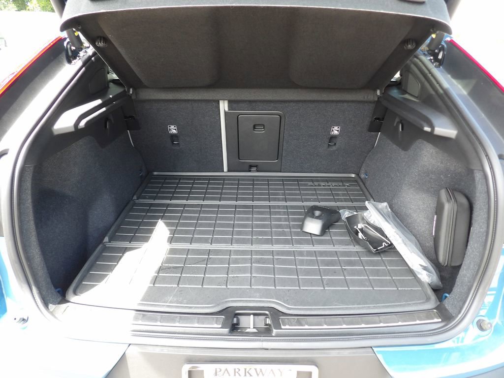 Certified 2023 Volvo C40 P8 Recharge Ultimate w/ Protection Package Premier AWD/4WD image 15