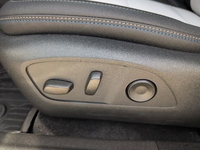 New 2026 Chevrolet Equinox EV LT AWD/4WD image 15