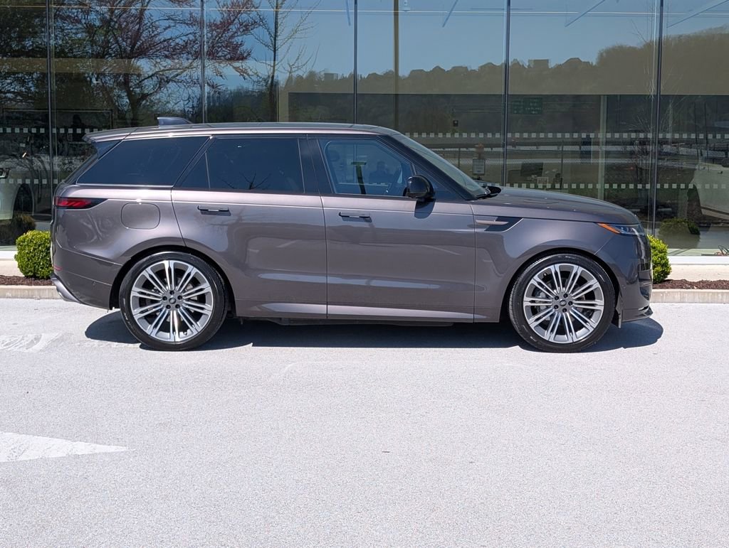 Used 2025 Land Rover Range Rover Sport Dynamic SE AWD/4WD image 8