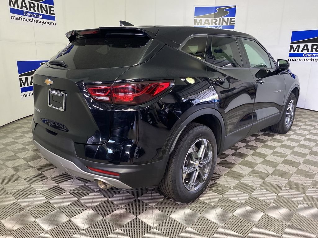 Used 2025 Chevrolet Blazer LT FWD image 13