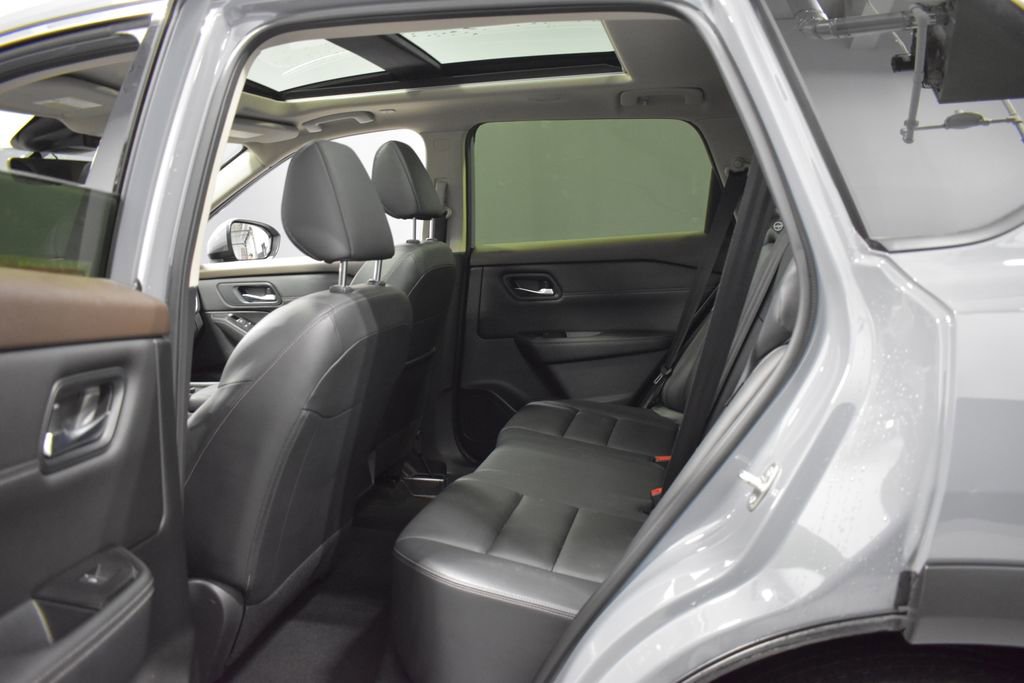 Certified 2023 Nissan Rogue SL AWD/4WD image 32