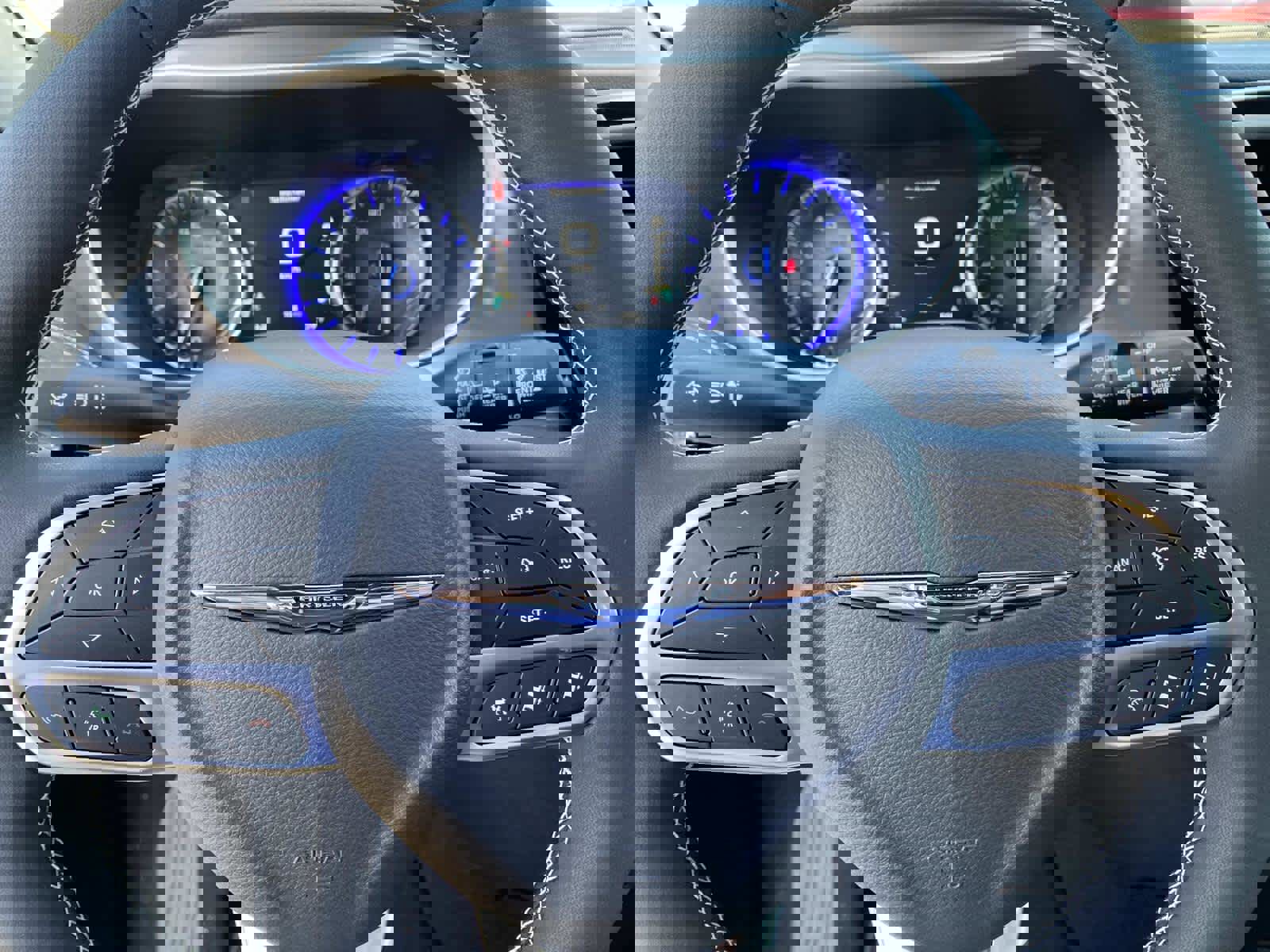 Used 2025 Chrysler Pacifica Select image 13