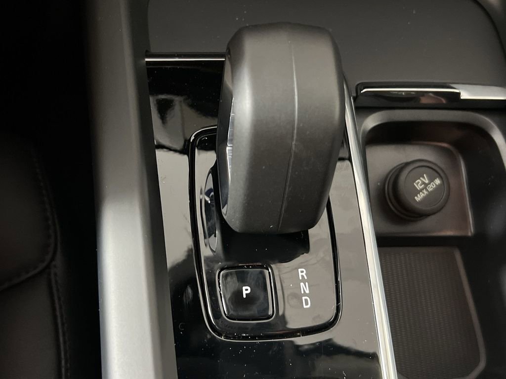 Certified 2025 Volvo XC60 B5 Core w/ Climate Package image 24
