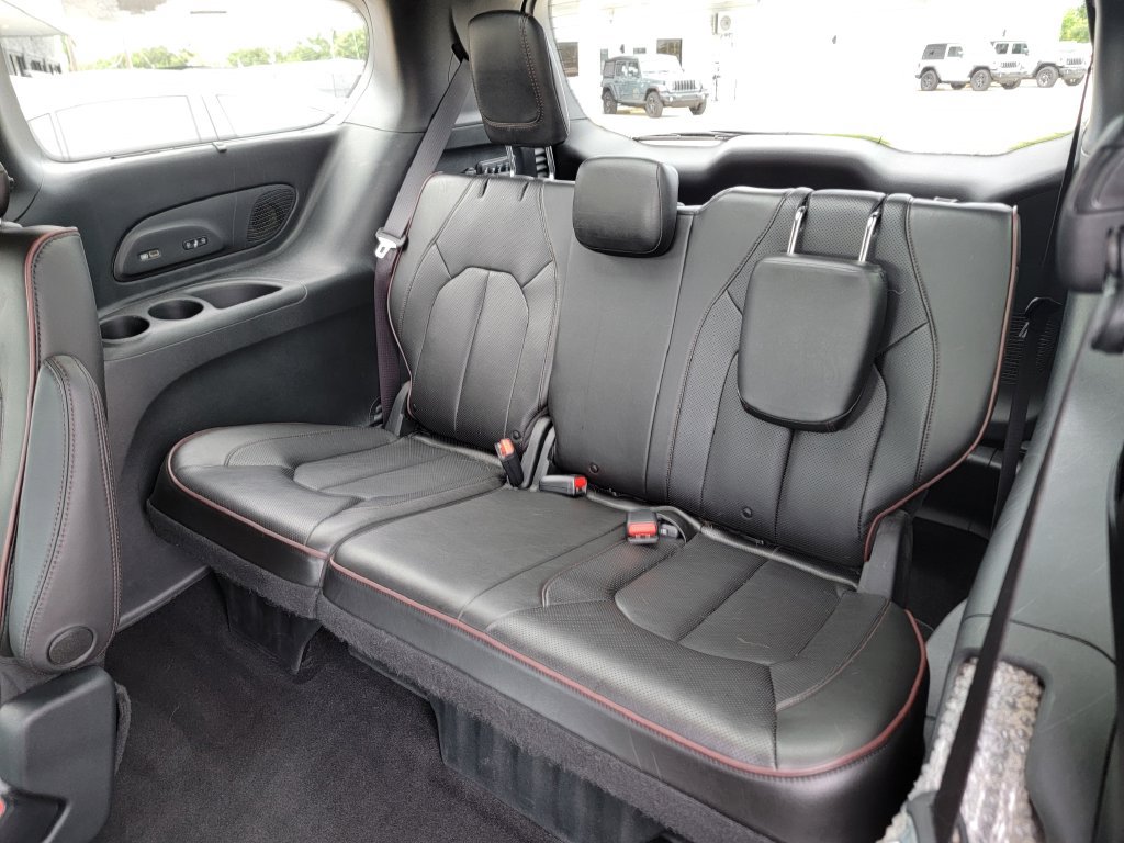 Used 2020 Chrysler Pacifica Limited FWD image 13