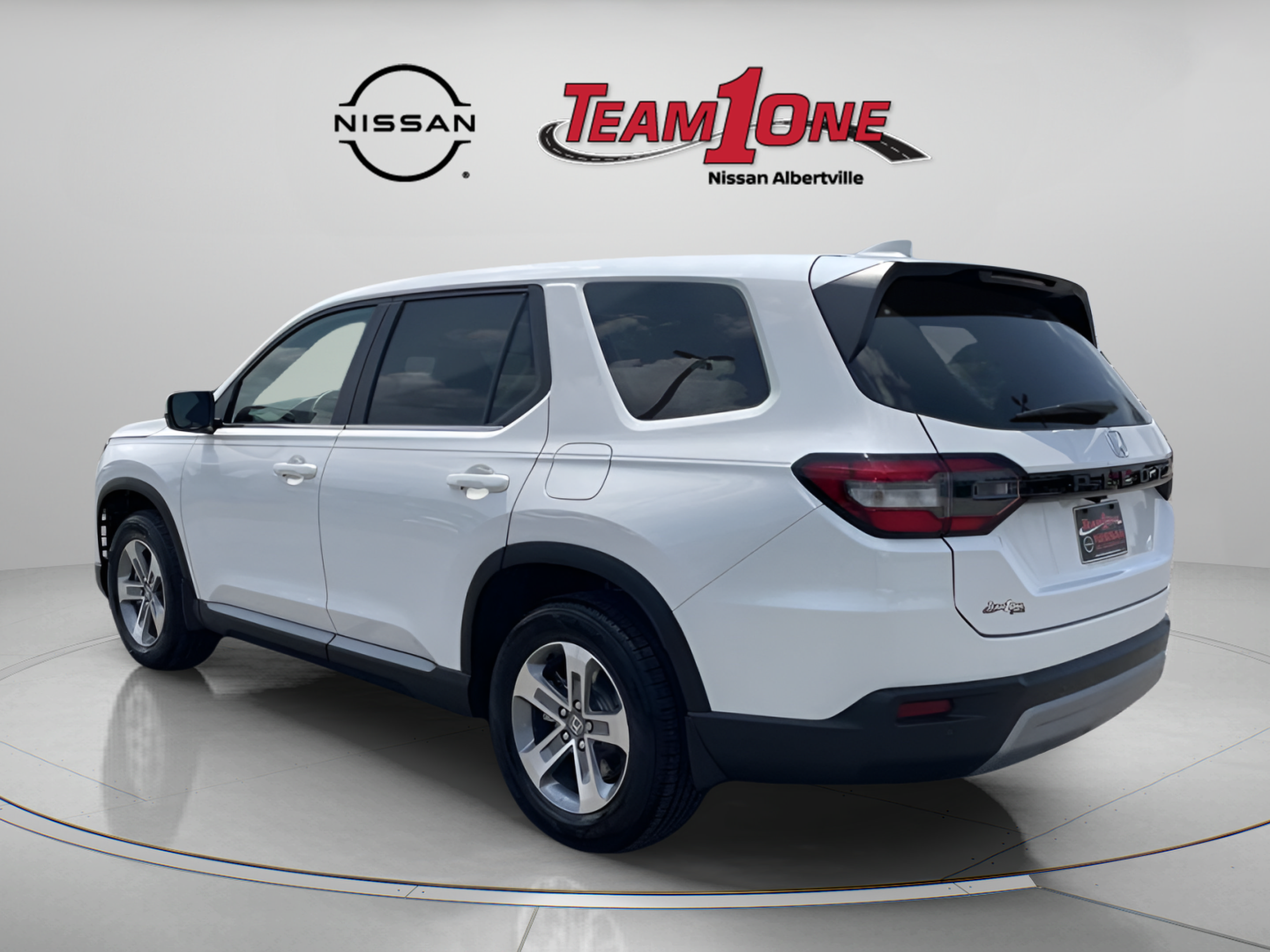 Used 2025 Honda Pilot EX-L image 6