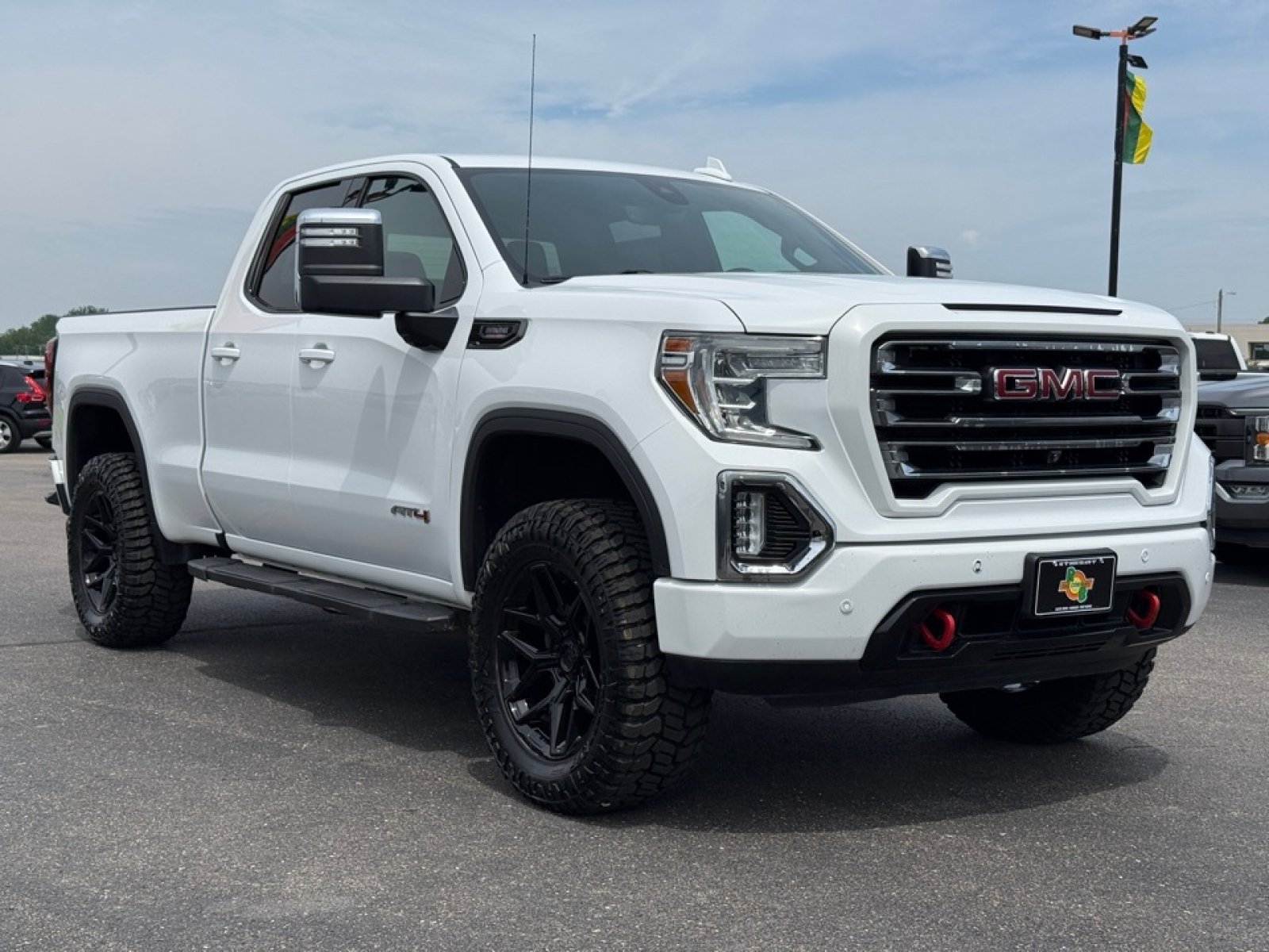 Used 2020 GMC Sierra 1500 AT4 w/ AT4 Premium Package AWD/4WD image 2