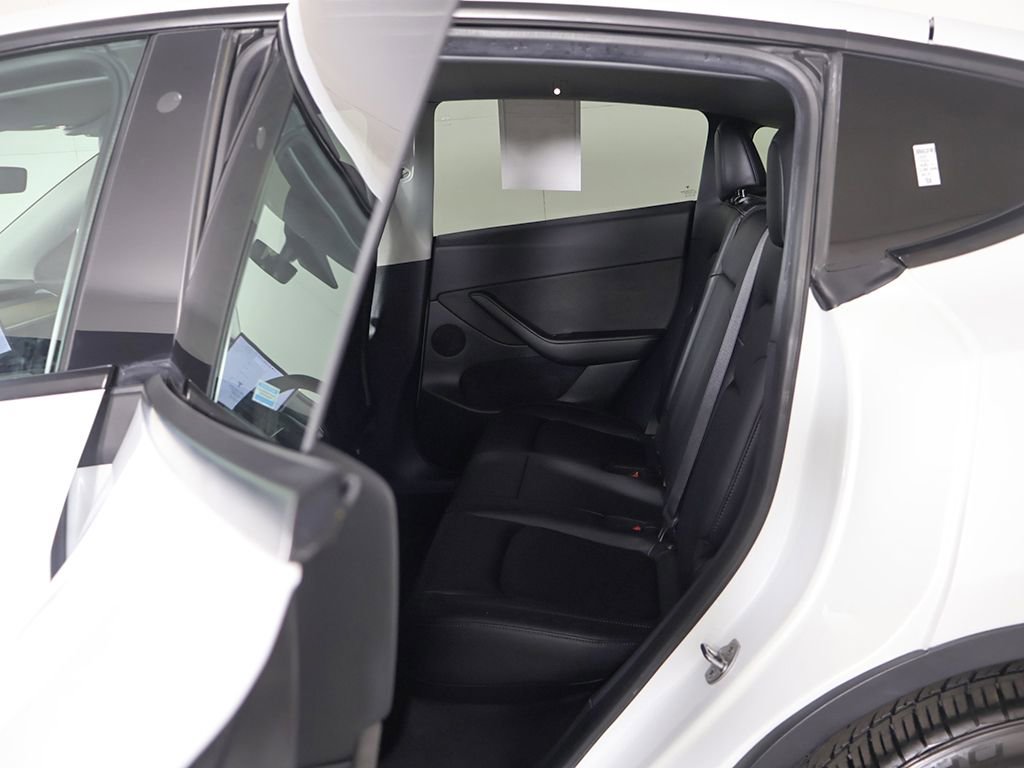 Used 2020 Tesla Model Y Long Range image 32