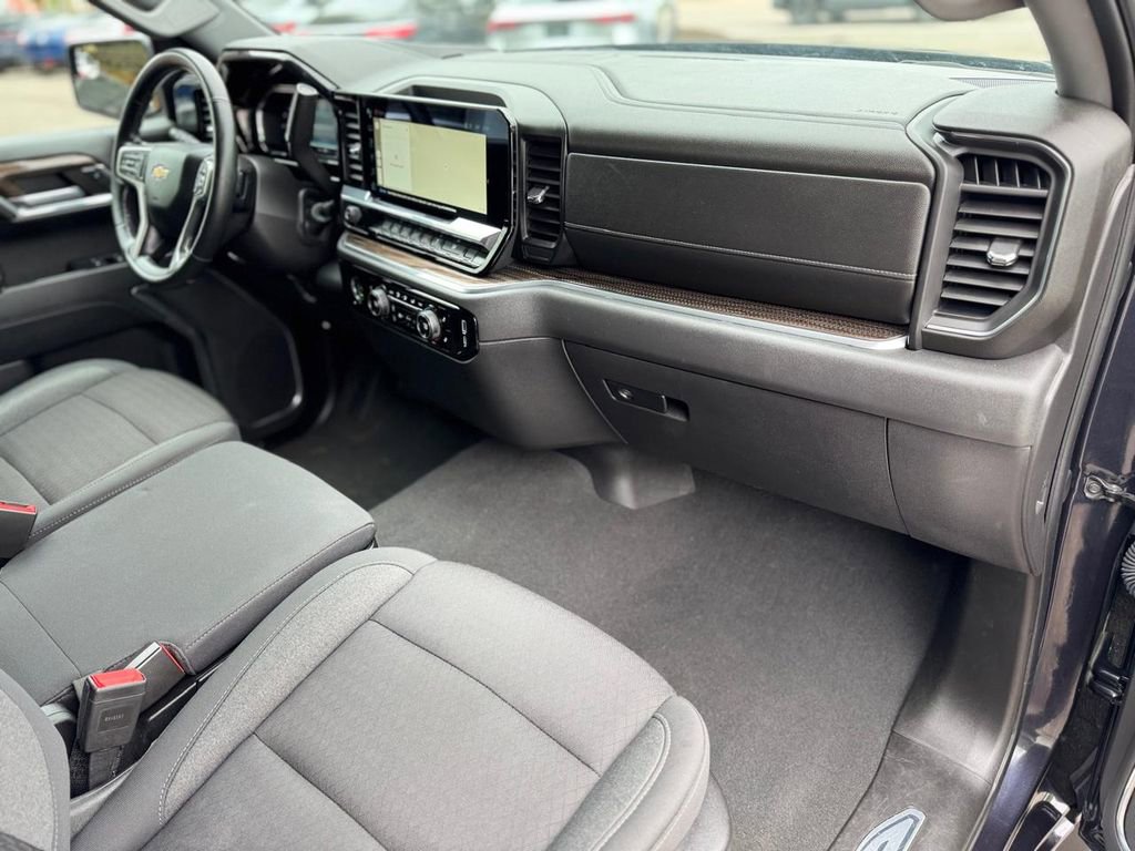 Used 2024 Chevrolet Silverado 1500 LT AWD/4WD image 22
