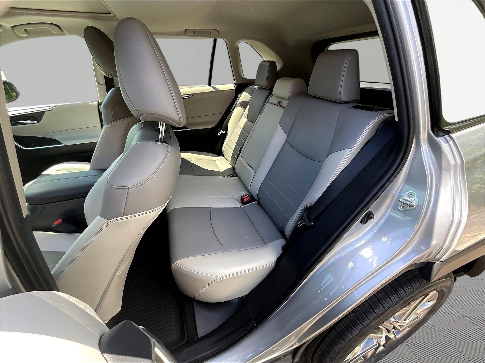 Used 2019 Toyota RAV4 XLE Premium w/ Cold Weather Package AWD/4WD image 23
