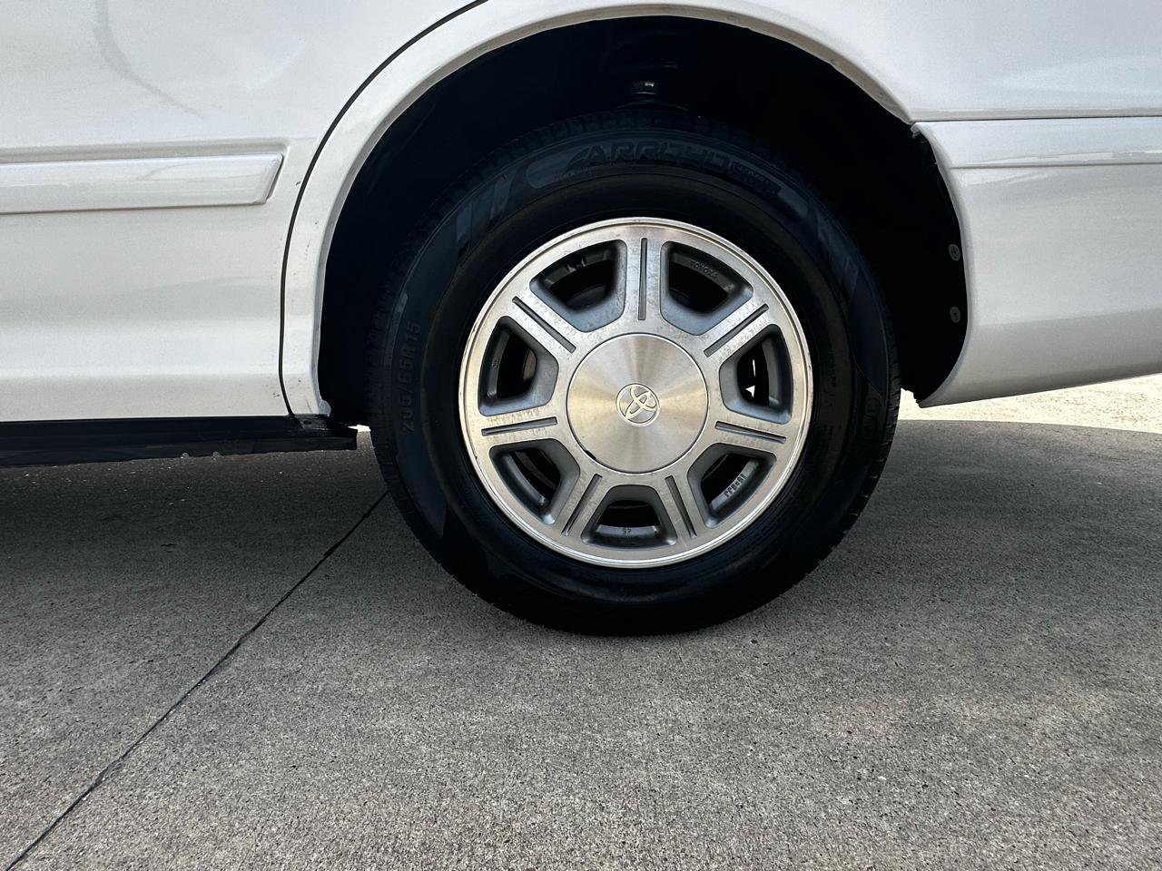 Used 1995 Toyota Avalon XLS image 13