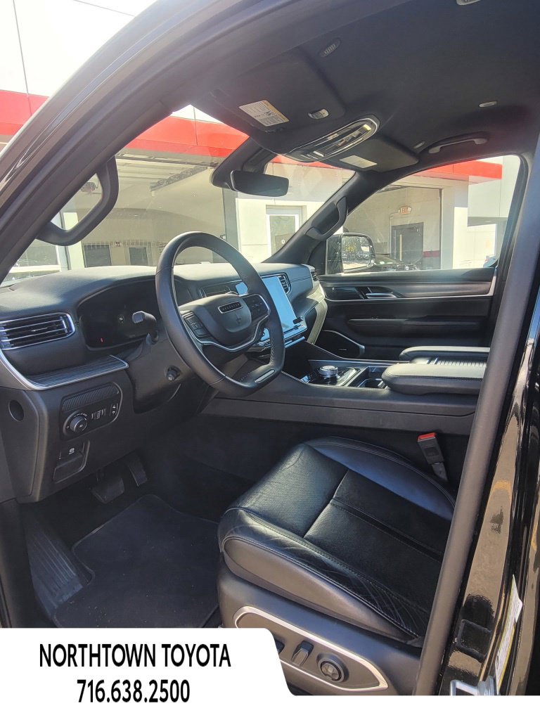 Used 2024 Jeep Wagoneer Series II w/ Flexible Seating Group RWD image 29