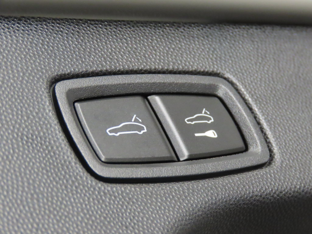 New 2026 Porsche Macan Electric RWD image 50