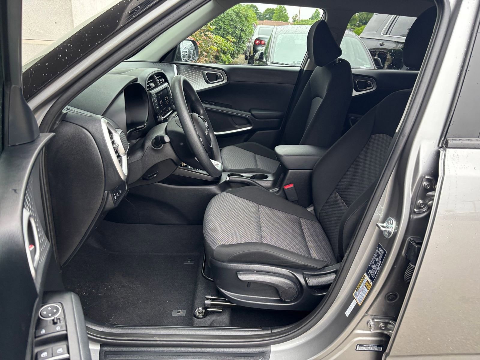 Used 2025 Kia Soul LX w/ LX Technology Package FWD image 27