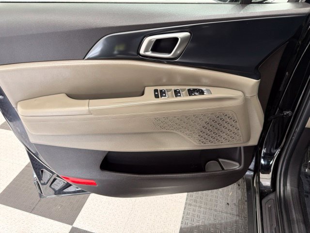 Used 2025 Kia Carnival FWD image 14