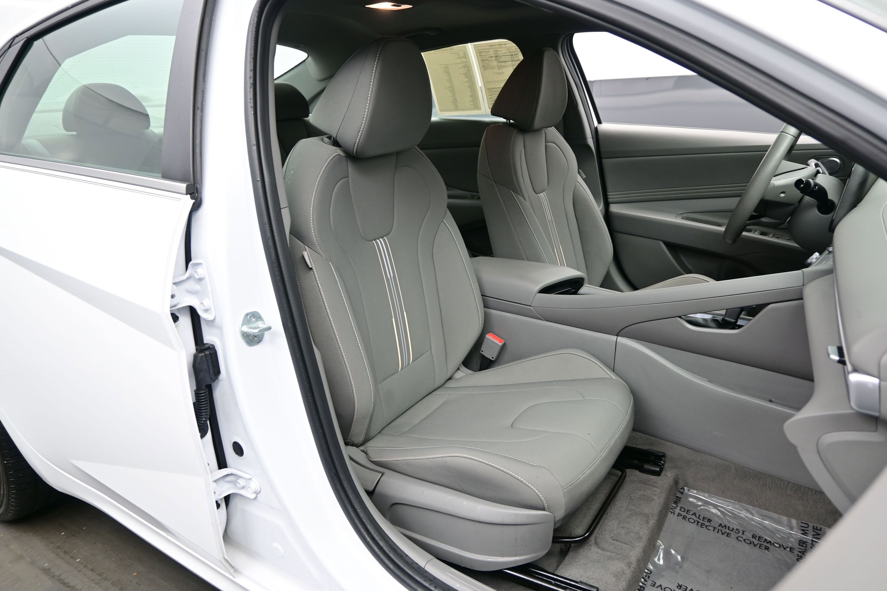 Certified 2025 Hyundai Elantra SEL FWD image 13