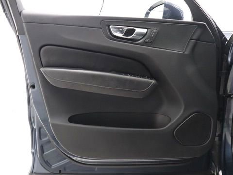 Used 2018 Volvo XC60 T6 Momentum w/ Vision Package image 34