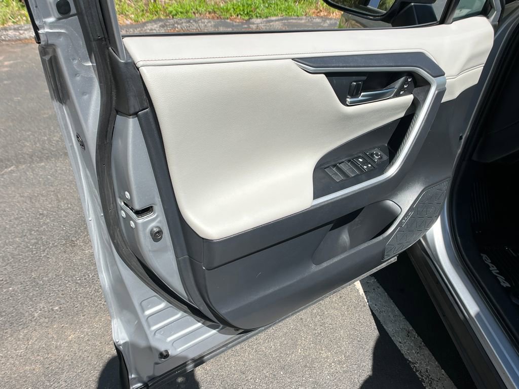 Used 2019 Toyota RAV4 Limited w/ Cold Weather Package AWD/4WD image 11