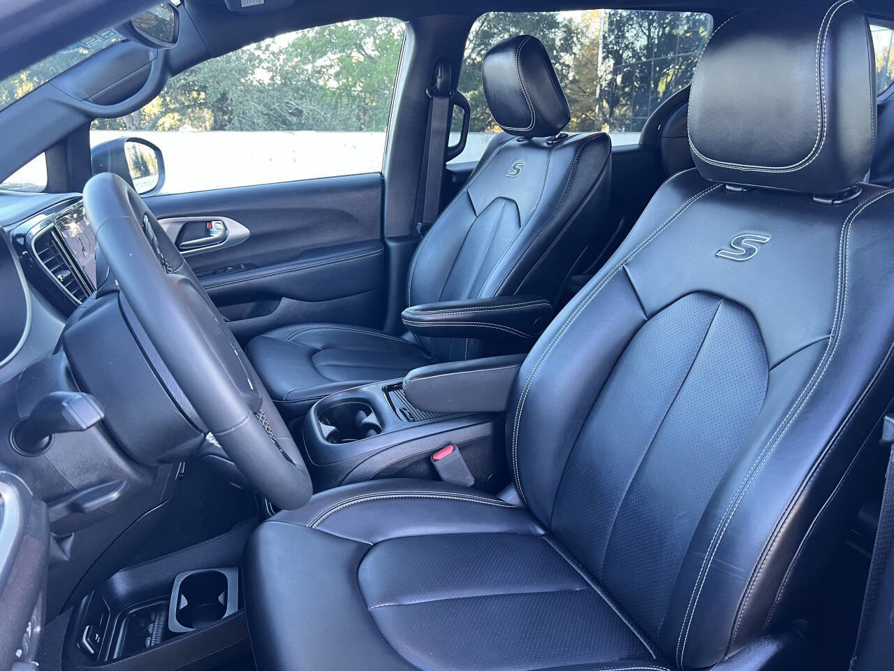 Used 2023 Chrysler Pacifica Touring-L w/ S Appearance Package image 18