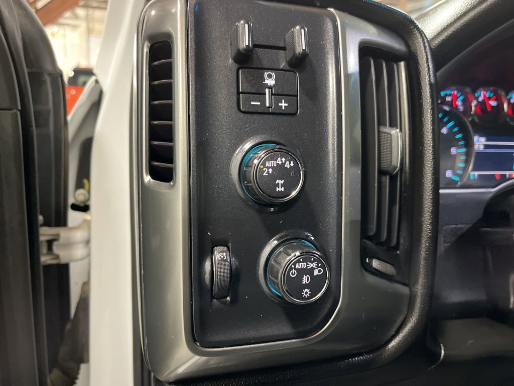 Certified 2018 Chevrolet Silverado 1500 LT w/ All Star Edition image 18