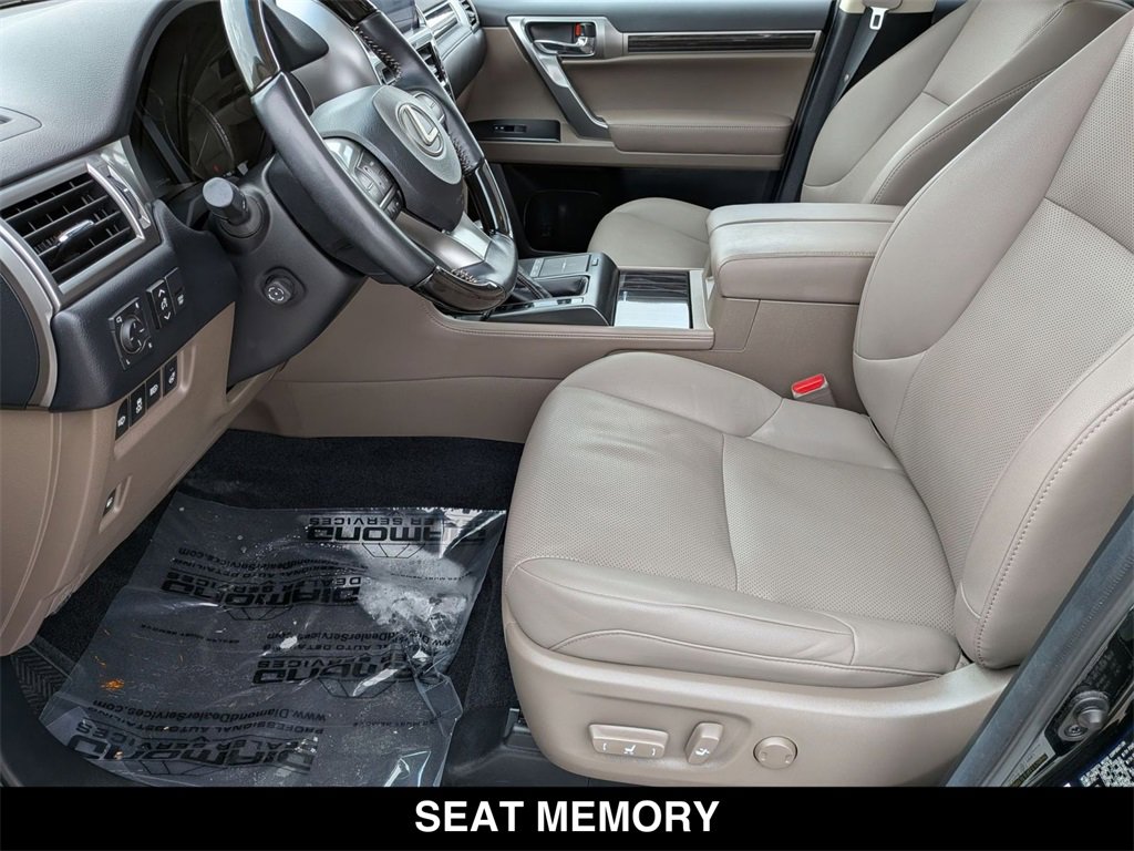 Used 2023 Lexus GX 460 Premium w/ Premium Package image 3