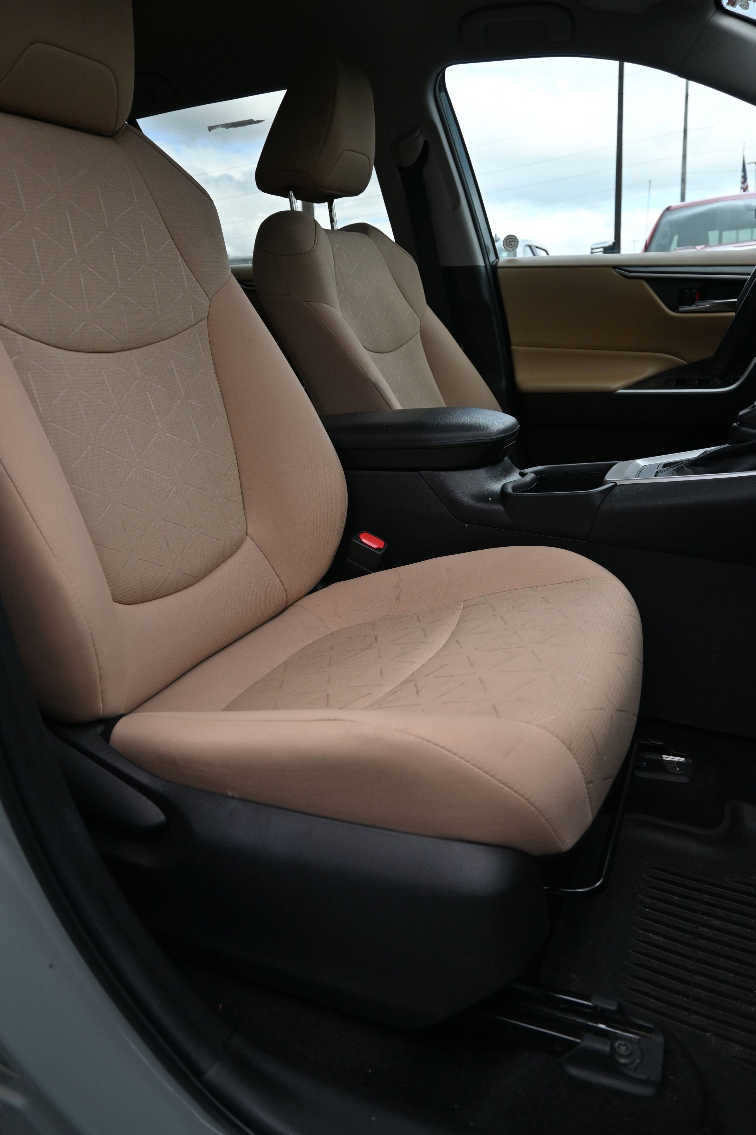 Used 2022 Toyota RAV4 XLE image 34