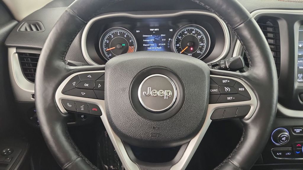 Used 2015 Jeep Cherokee Trailhawk w/ Comfort/Convenience Group AWD/4WD image 12