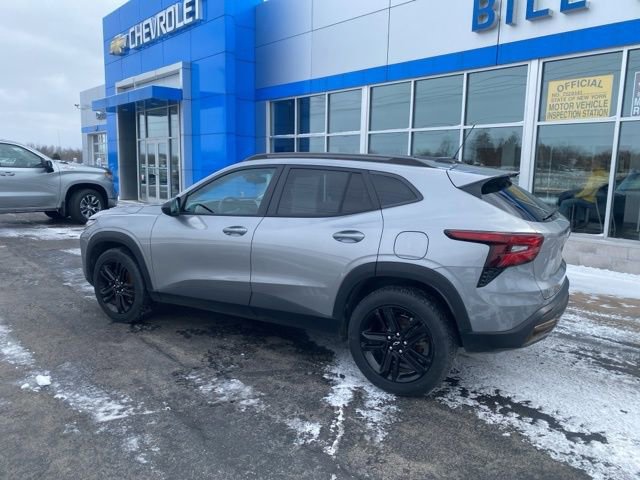 Used 2024 Chevrolet Trax ACTIV w/ Sunroof Package image 2